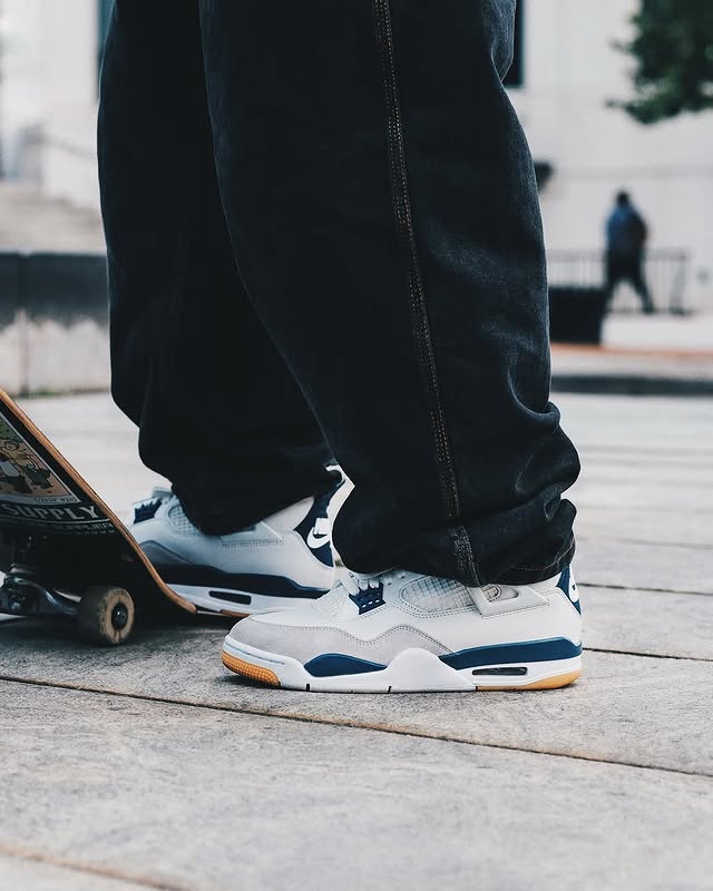 Nike SB x Air Jordan 4 'Navy'