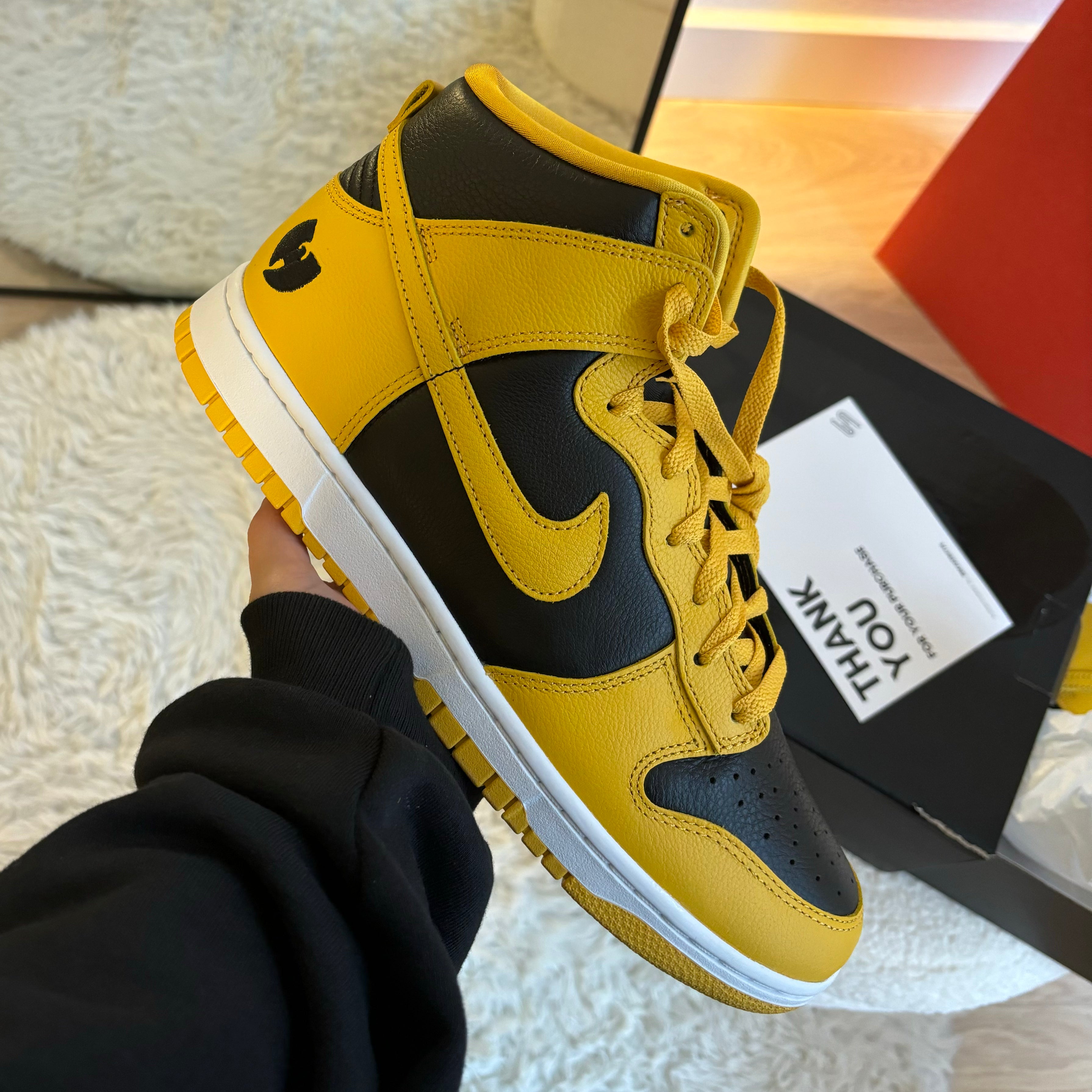 Nike sb dunk mid wu tang hotsell