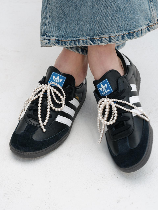 Pearl Shoe Lace Charms (2x)
