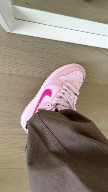Nike Dunk Low 'Triple Pink' (Barbie)