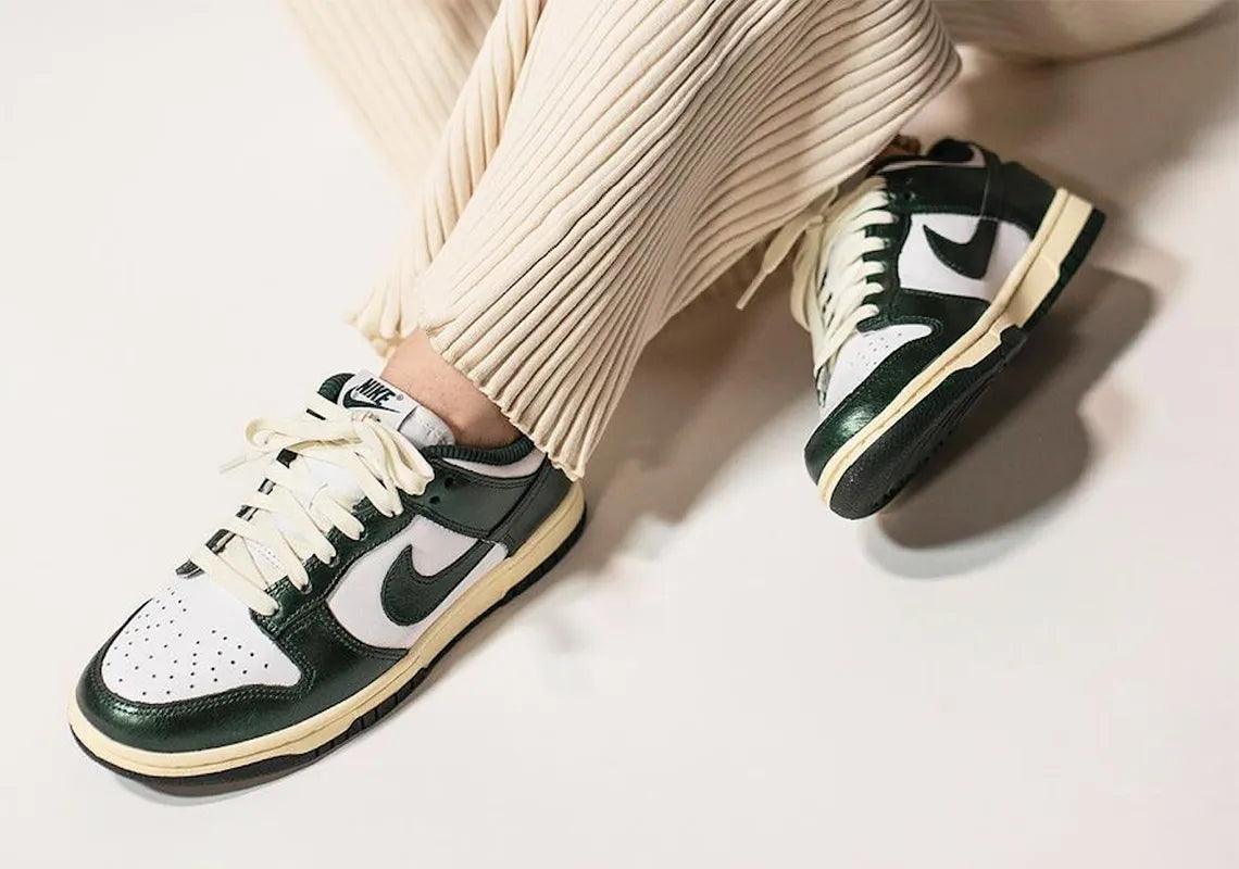 Nike Dunk Low Vintage Green (W) - Sneakerhype