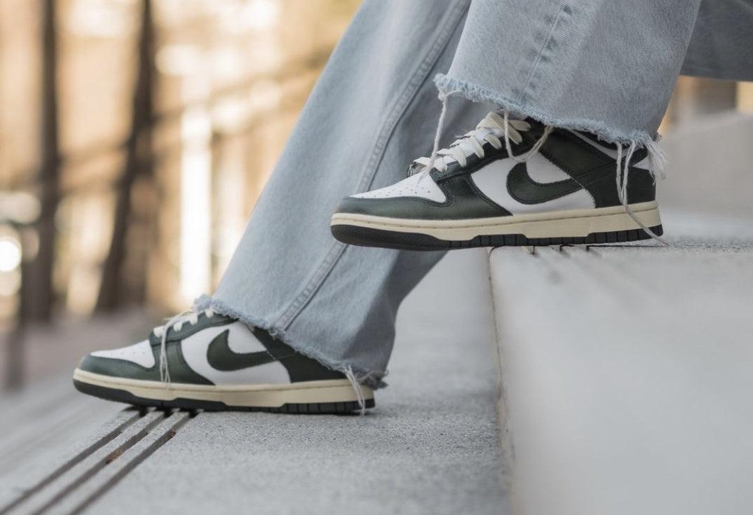 Nike Dunk Low Vintage Green (W) - Sneakerhype